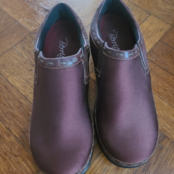 Aetrex Shoes - New, berries by aetrex orthodic shoes hp🔥🔥🔥